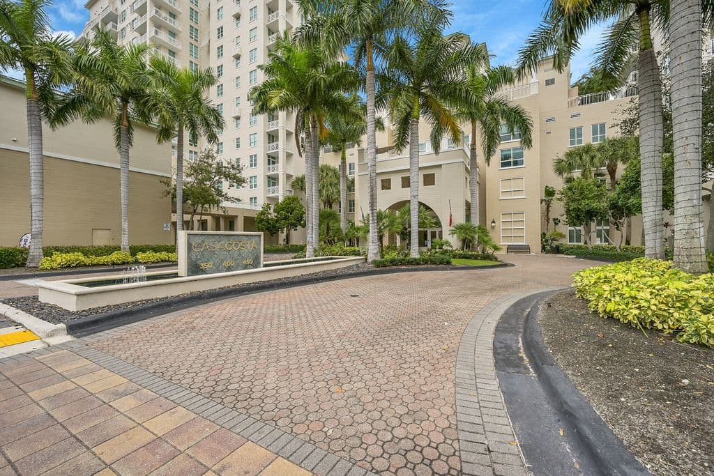 3+1 Condo — 350 N Federal Highway #508