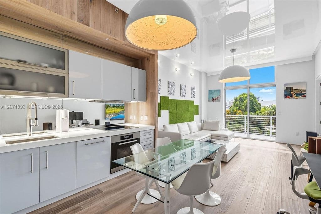 1-bedroom Condo — 2001 Meridian Ave APT 518