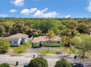 4+1 Müstakil ev — 12901 NW Miami Ct, Miami, 33168
