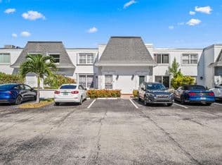 2+1 Townhouse — 801 NE 27th Ave, Hallandale Beach, 33009