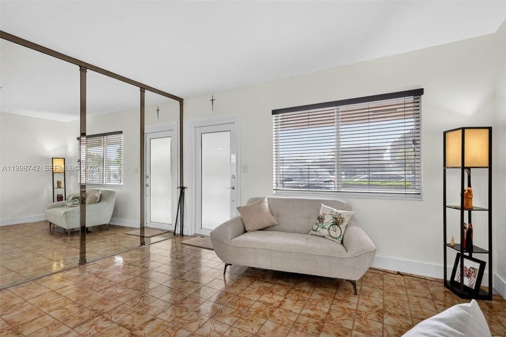 5-bedroom Single-Family Home — 733 W 33rd St