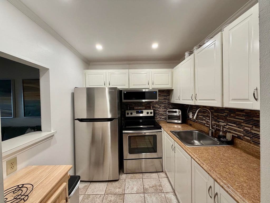 1-bedroom Condo — 335 Durham J
