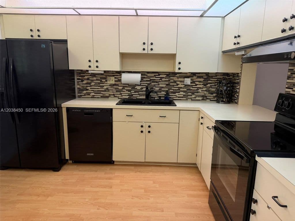 2-bedroom Condo — 4960 E Sabal Palm Blvd APT 308