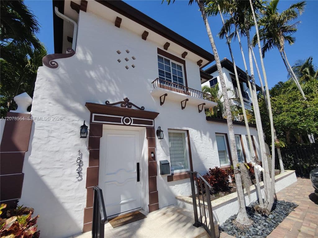 4-bedroom Single-Family Home — 1823 S Bayshore Ln