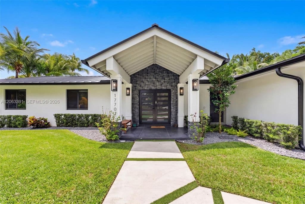 5-bedroom Single-Family Home — 17701 SW 87th Ave