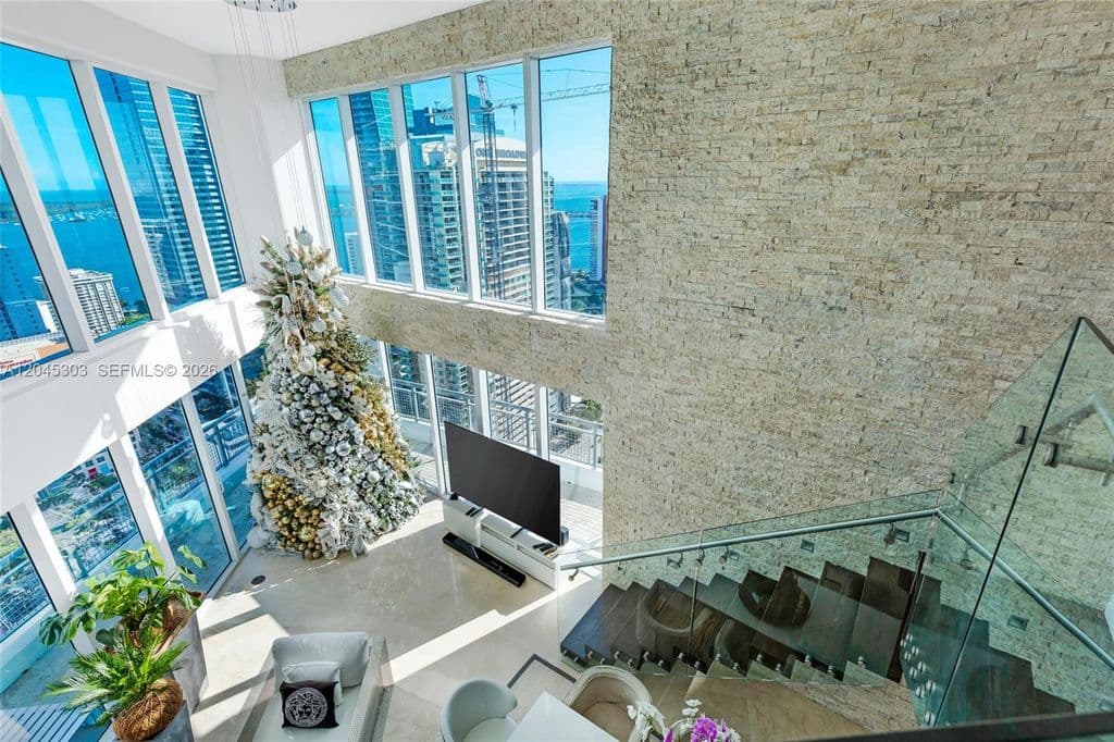 3-bedroom Condo — 60 SW 13th St APT 3200