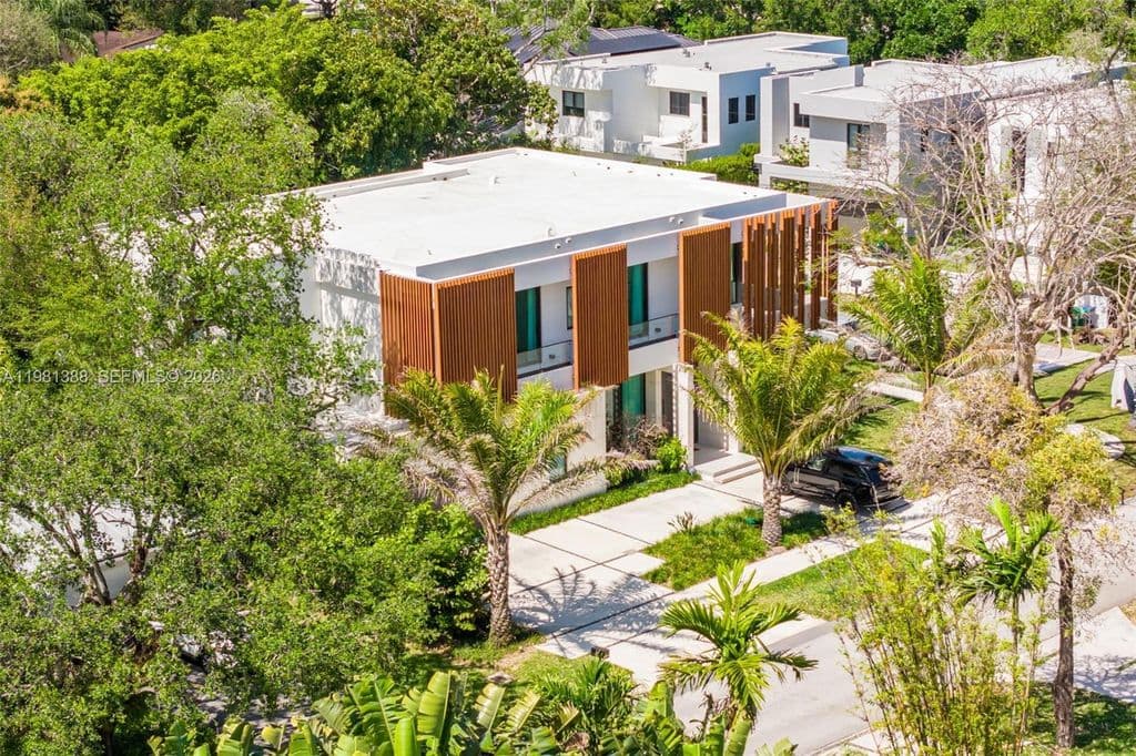 6+1 Müstakil ev — 7700 SW 50th Ct