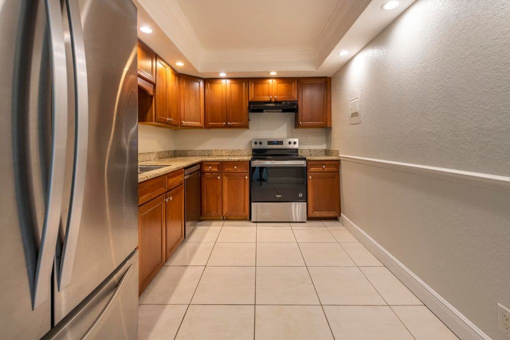 2-bedroom Condo — 525 N Ocean Boulevard #423