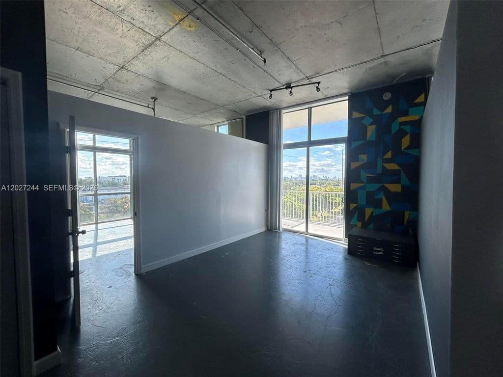 2+1 Condo — 2100 Van Buren St APT 506