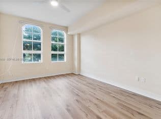 2-bedroom Condo — 3001 NE 185th St APT 219, Aventura, 33180