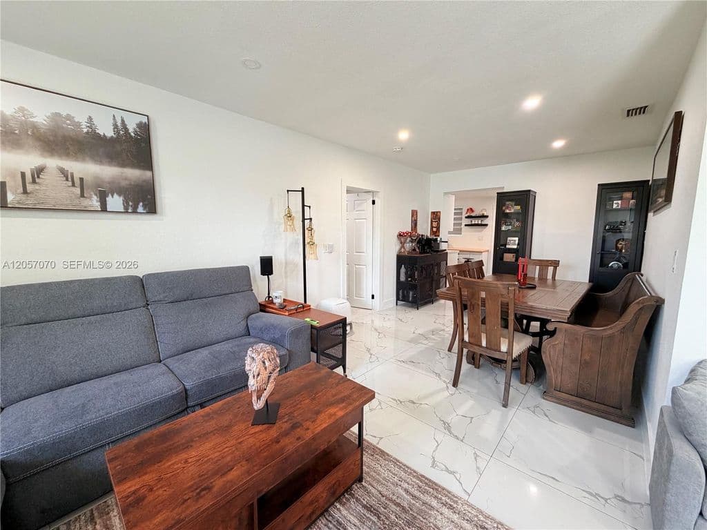 3+1 Müstakil ev — 8321 SW 46th St