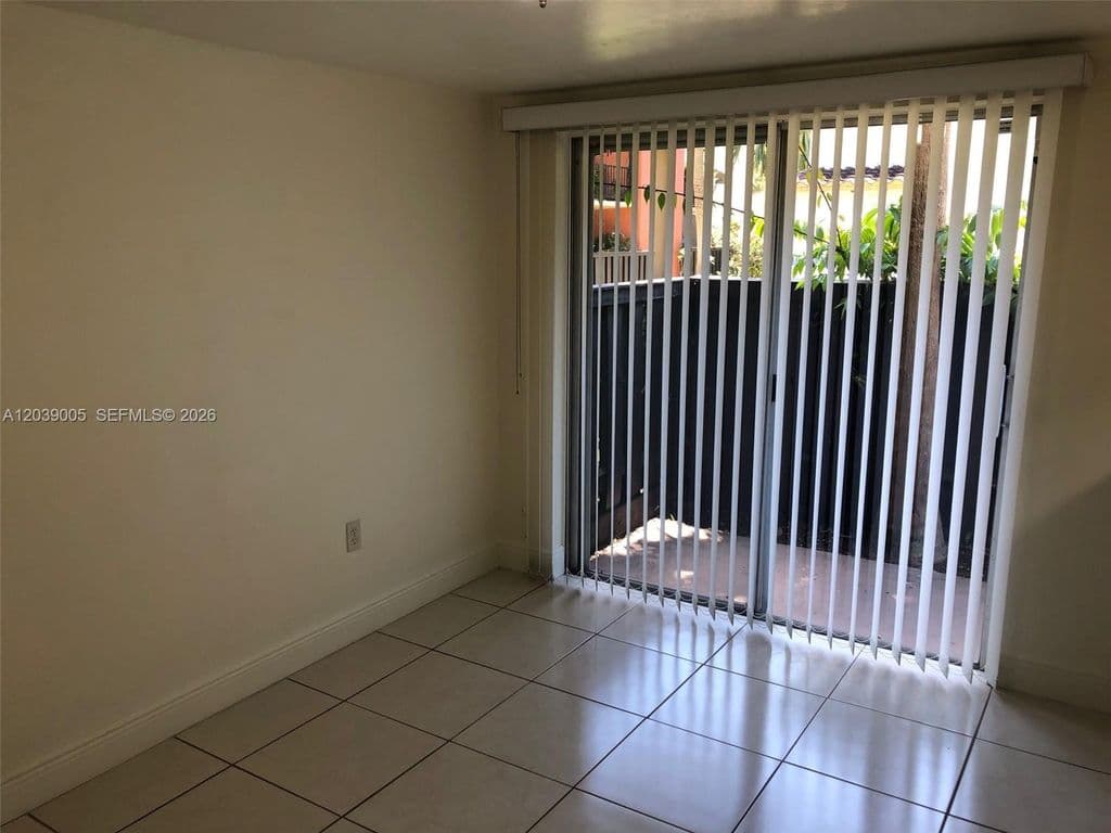 2+1 Mülk — 10808 N Kendall Dr APT Q4