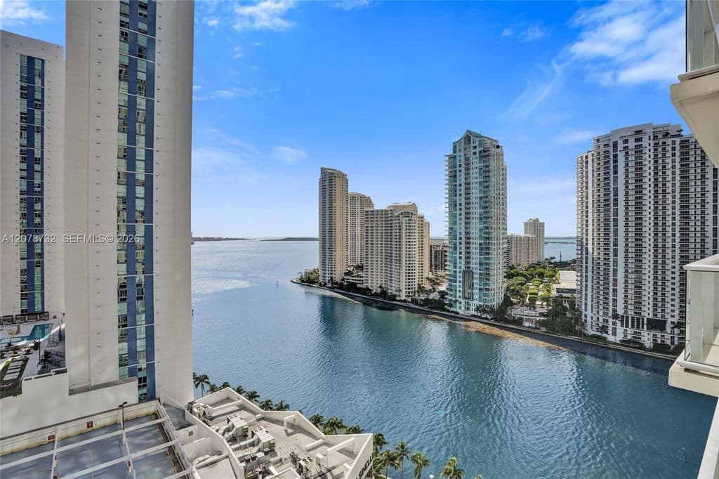 2+1 Condo — 300 S Biscayne Blvd #T-1816