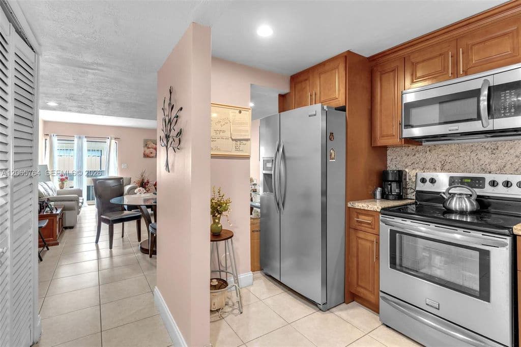 2+1 Mülk — 6231 SW 138th Ct