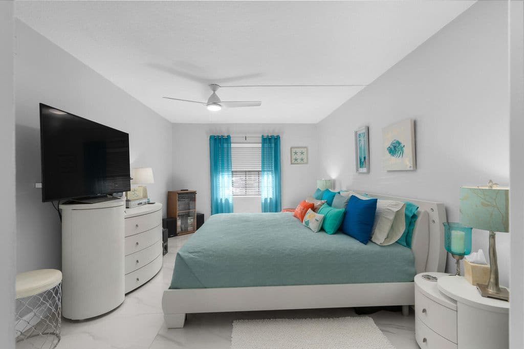 2-bedroom Condo — 130 CYPRESS CLUB Drive #306