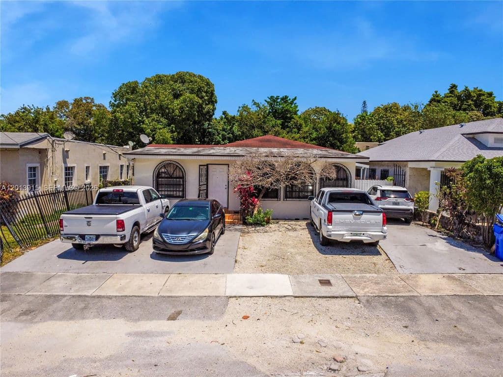 4+1 Müstakil ev — 201 NW 25th Ave