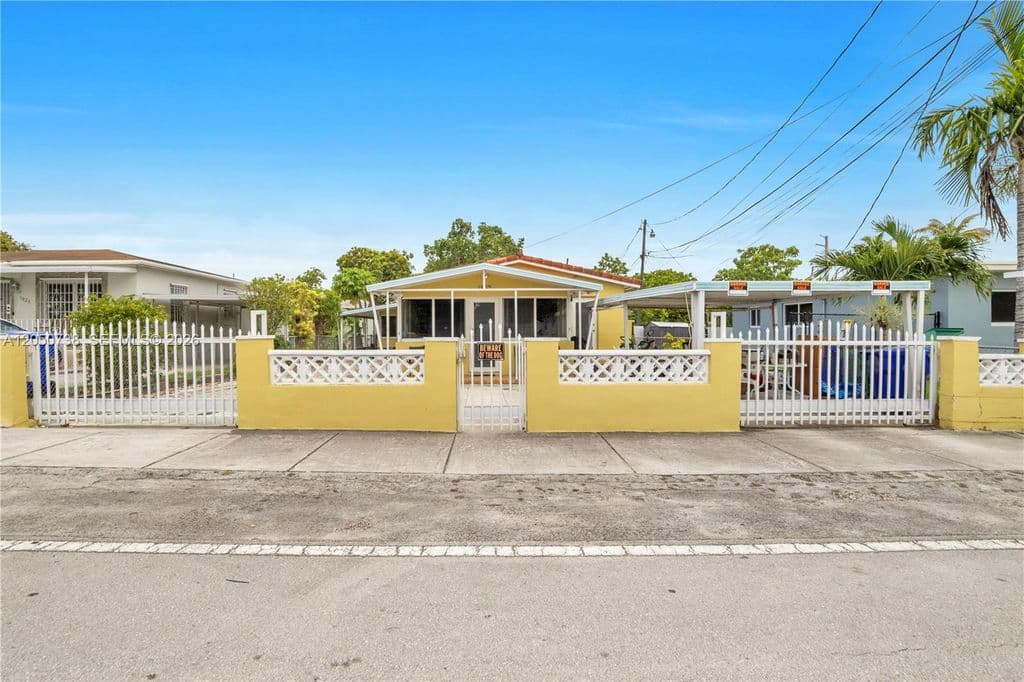 5+1 Mülk — 1052 NW 25th Ave