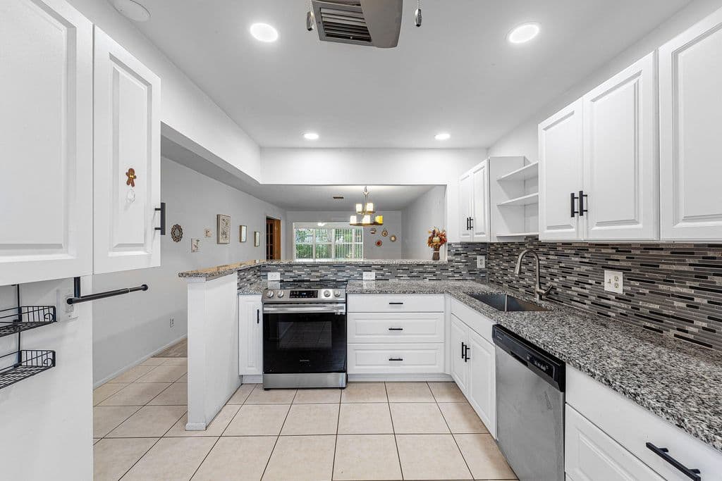 2+1 Condo — 2638 GATELY Drive E #125