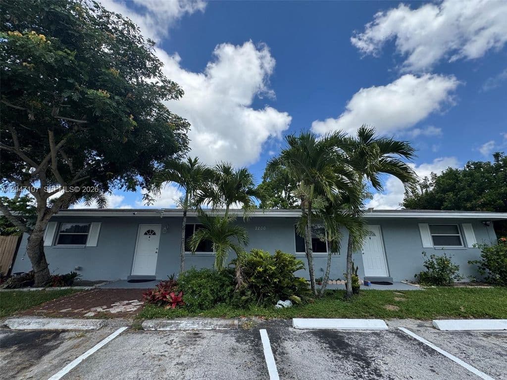 4-bedroom Property — 2200 SW 42nd Ave