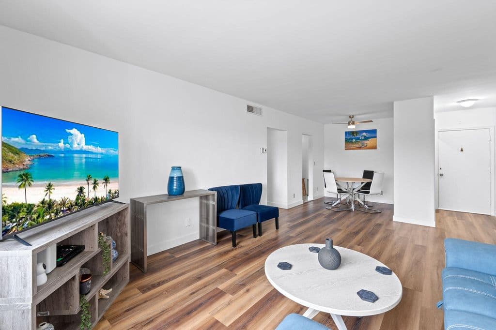 2-bedroom Condo — 418 S Cypress Road #128