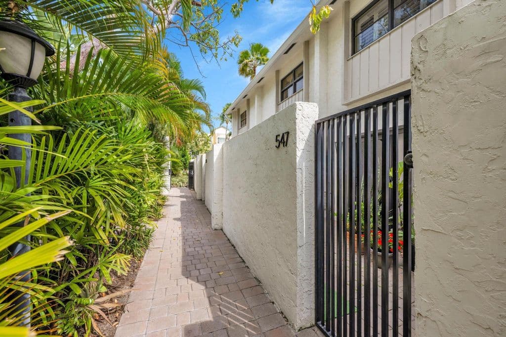 2-bedroom Property — 547 NE 7th Avenue #3a