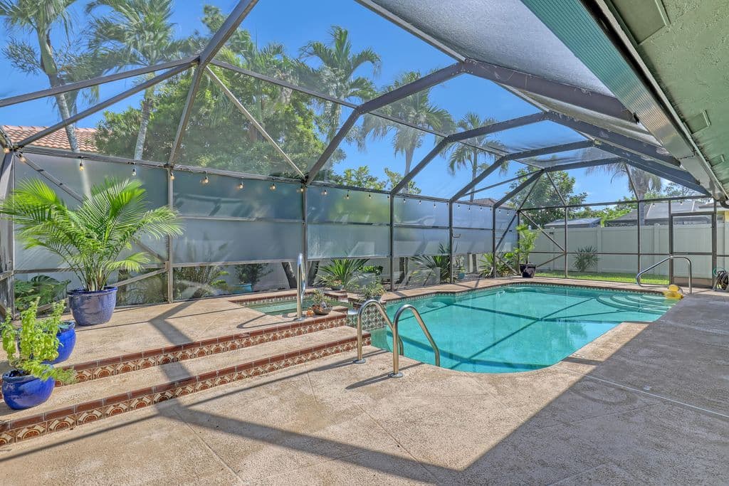 3+1 Müstakil ev — 13785 Exotica Lane