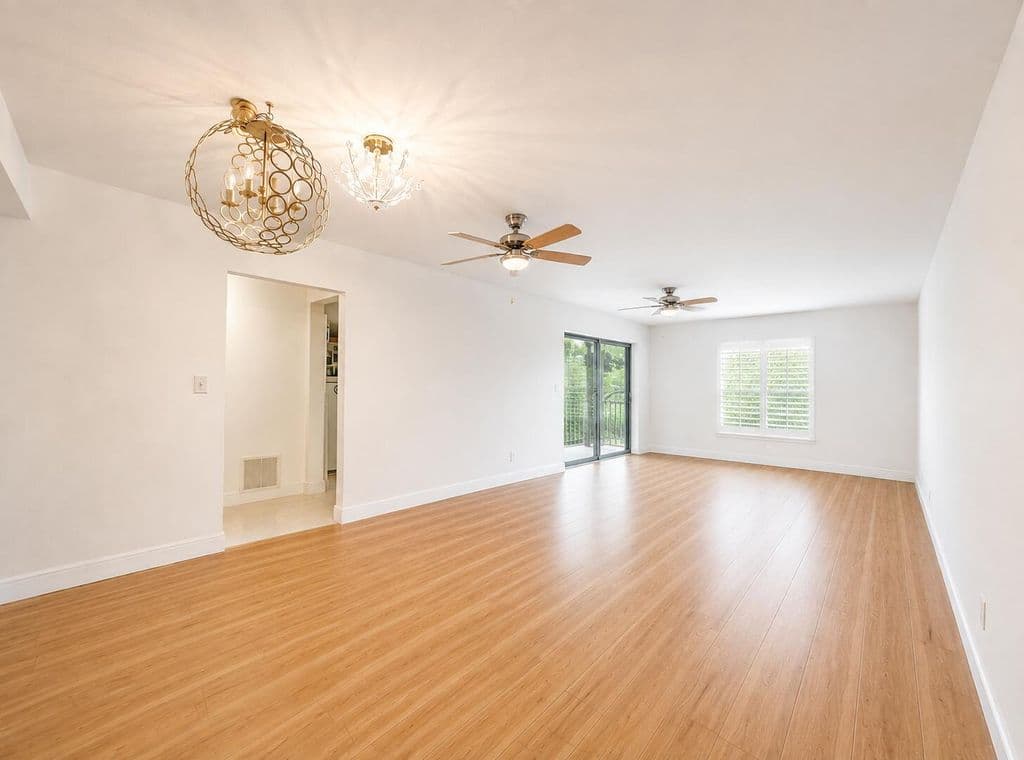 2+1 Condo — 5570 Tamberlane Circle #331