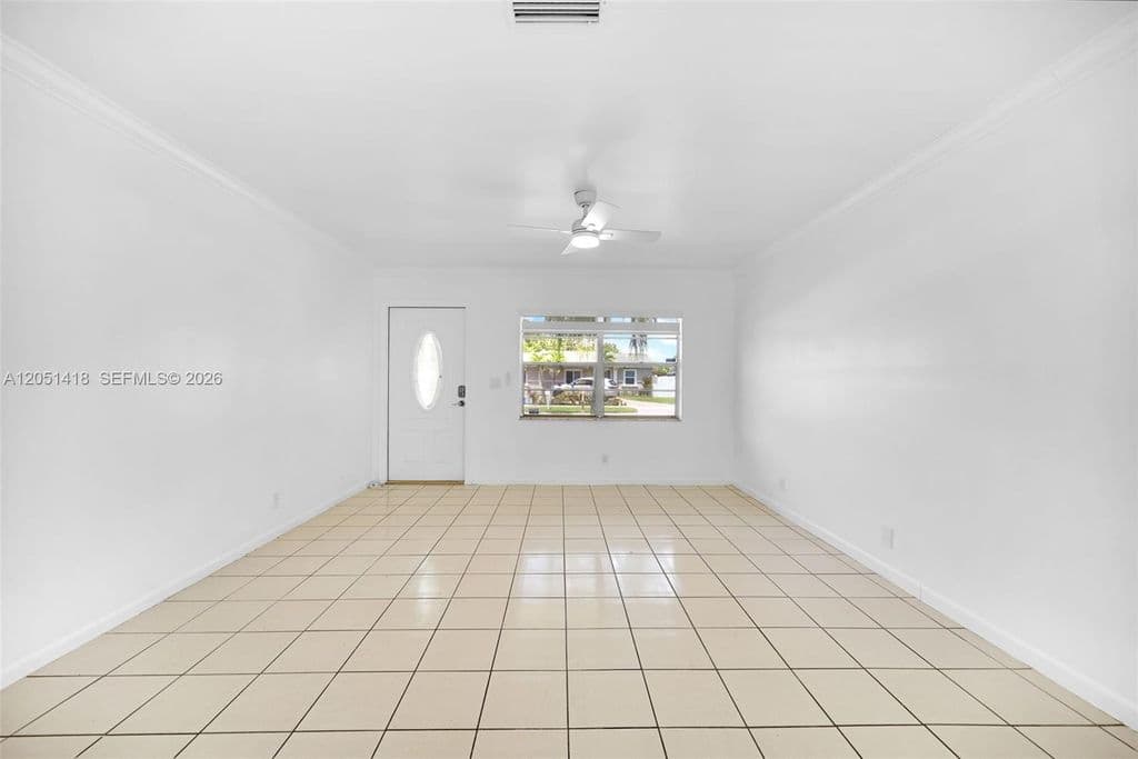 3+1 Müstakil ev — 304 SW 77th Ave
