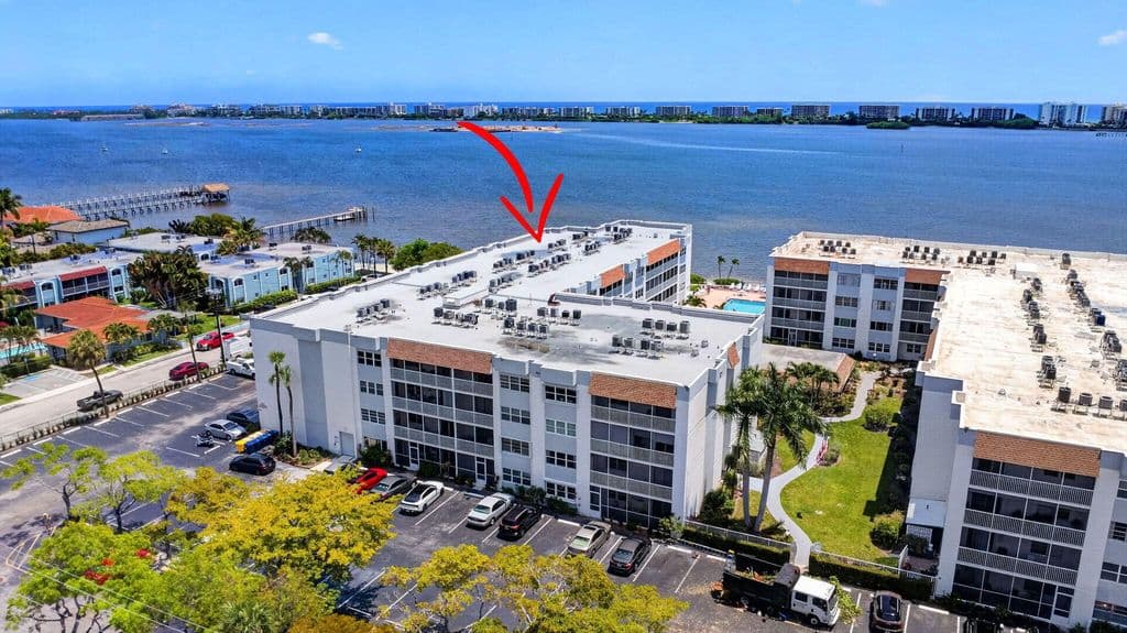 2+1 Condo — 1502 S Lakeside Drive #214