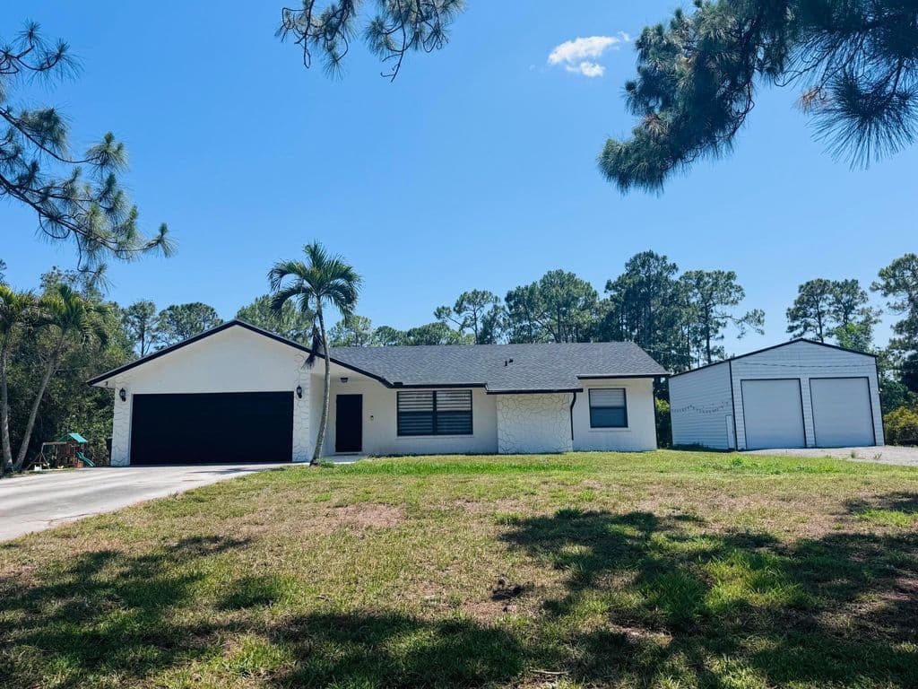 3-bedroom Single-Family Home — 14196 N 77TH Place N