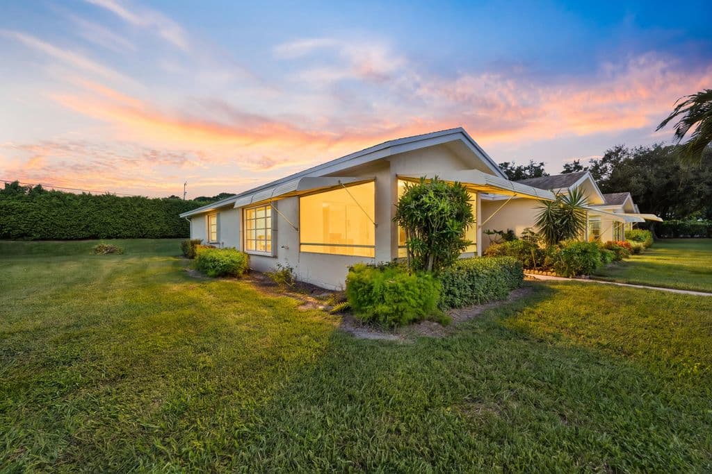 2-bedroom Condo — 5042 LAKEFRONT Boulevard #A