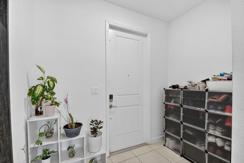 4-bedroom Property — 4326 Hammock Grove Drive