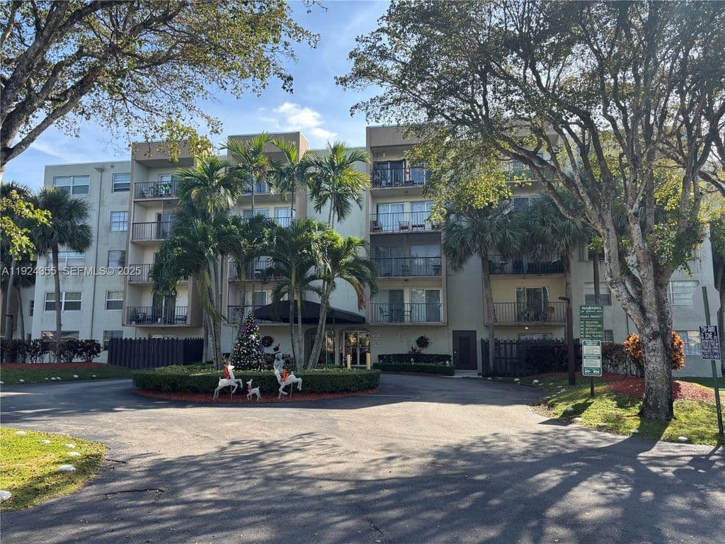 3+1 Condo — 14250 SW 62nd St APT 520