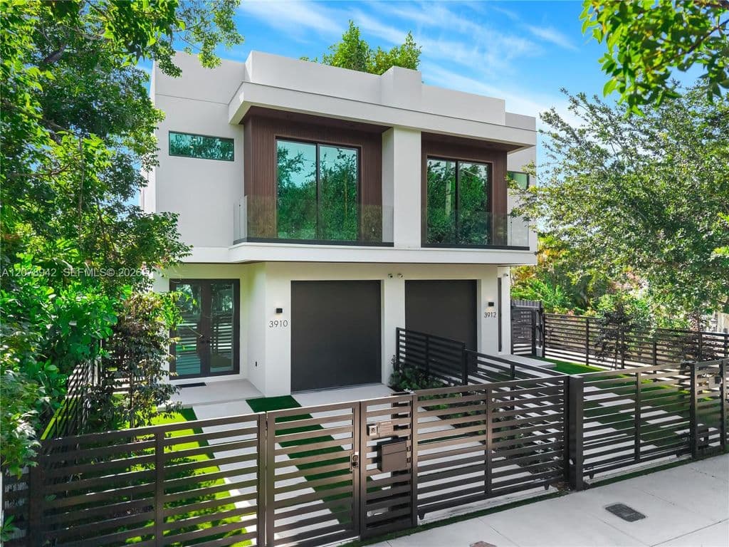 3+1 Mülk — 3910 NW 3rd Ave