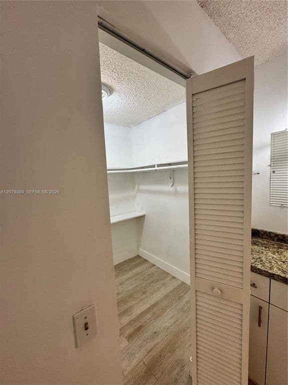 1-bedroom Condo — 12105 NE 6th Ave APT 304