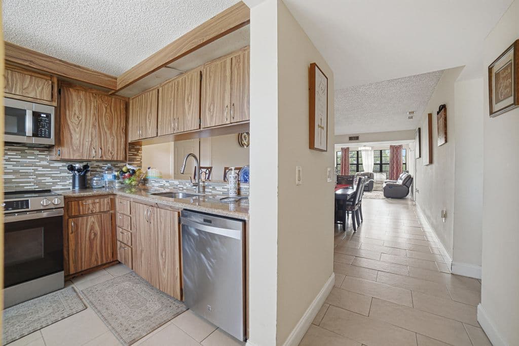 2-bedroom Condo — 3515 Village Boulevard #304