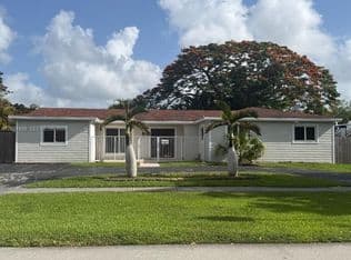 5+1 Müstakil ev — 10601 SW 96th St, Miami, 33176