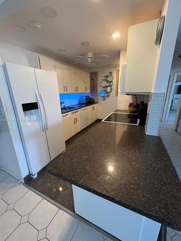 2+1 Condo — 211 S Ocean Dr APT 204