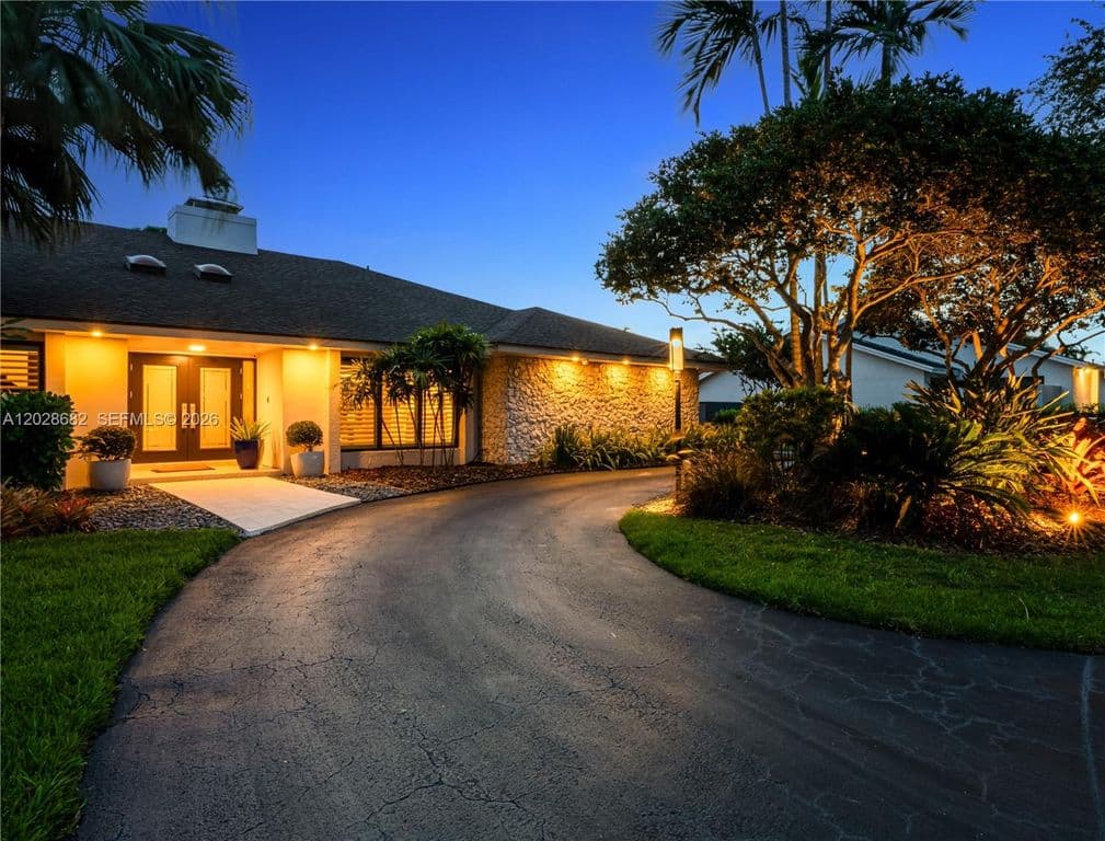5-bedroom Single-Family Home — 12926 SW 104th Pl