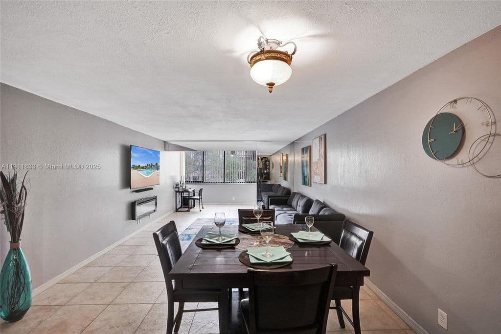 3-bedroom Condo — 8010 Hampton Blvd APT 211