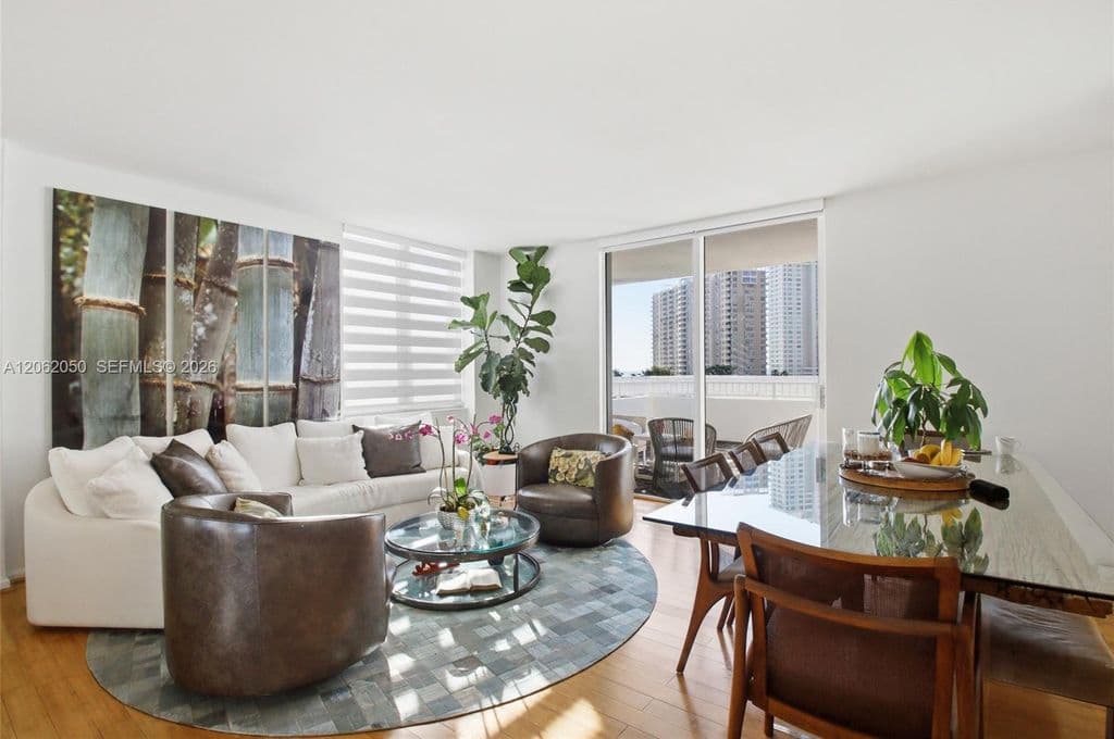 2+1 Condo — 701 Brickell Key Blvd APT 610