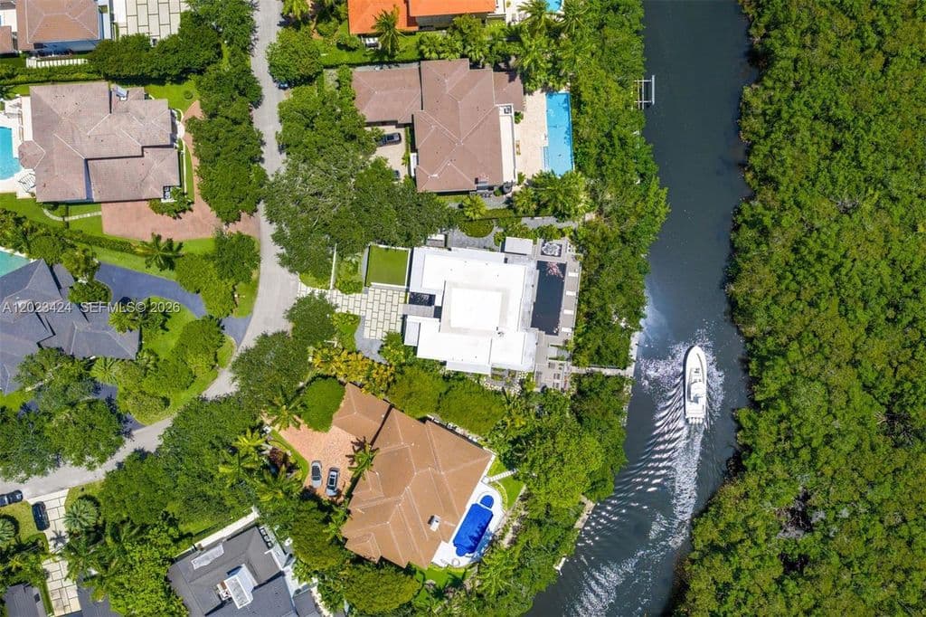 5-bedroom Single-Family Home — 132 Paloma Dr