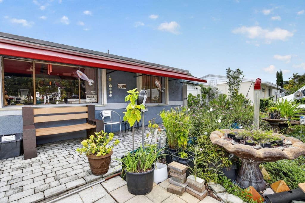 3-bedroom Single-Family Home — 1660 SW 48TH Avenue