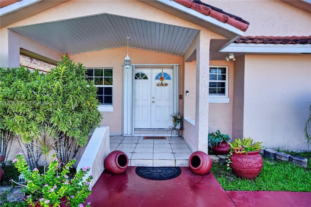 3+1 Müstakil ev — 2375 SW 141st Ave