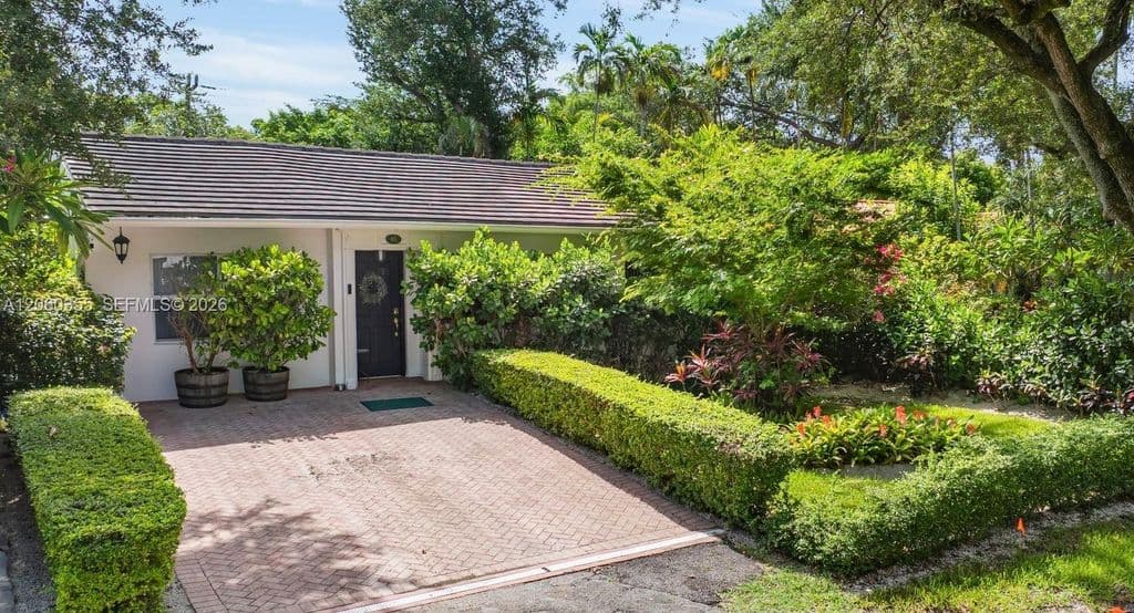 3+1 Mülk — 815 Monterey St