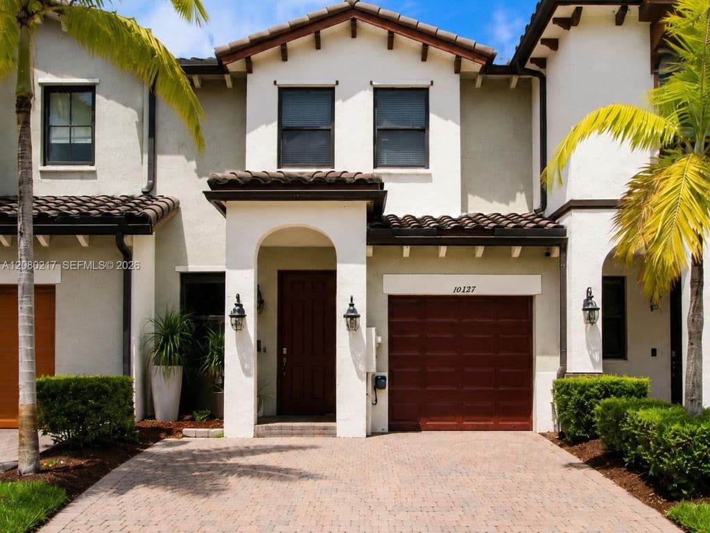 3-bedroom Property — 10327 NW 89th Ter
