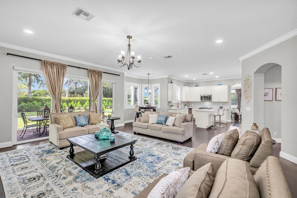 5-bedroom Single-Family Home — 4661 Manderly Drive