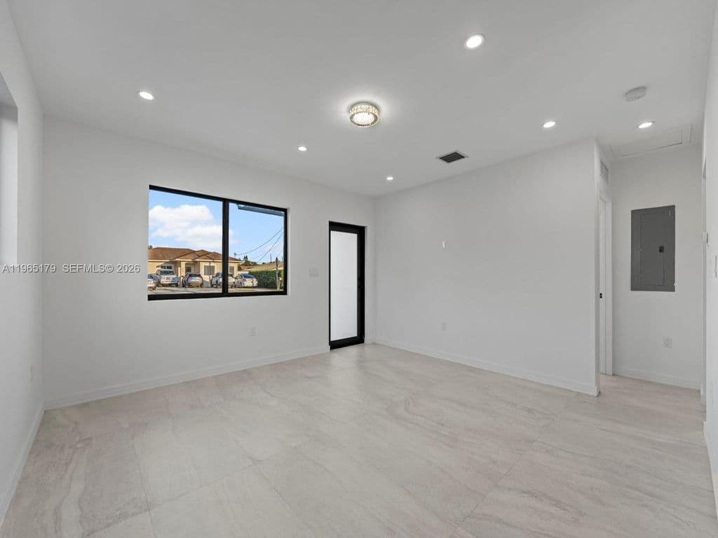 3-bedroom Single-Family Home — 3620 SW 92nd Ave