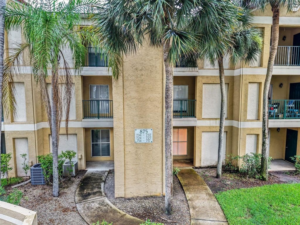 2+1 Condo — 875 Riverside Drive #717