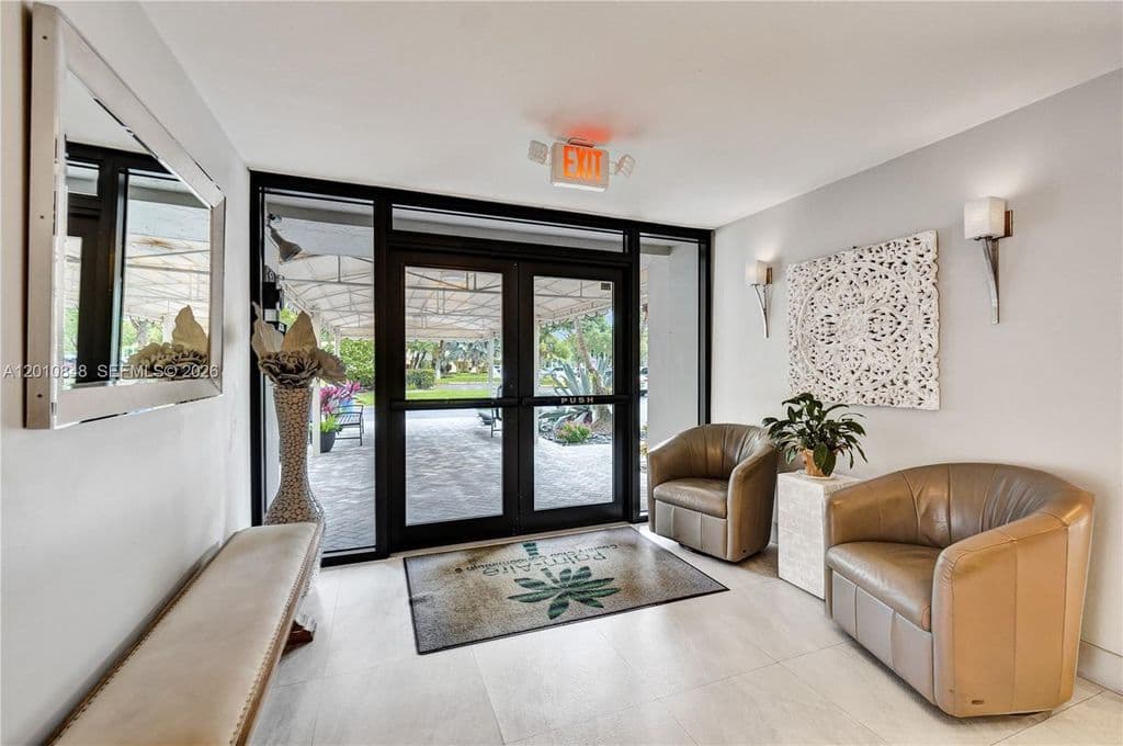 2+1 Condo — 575 Oaks Ln APT 508